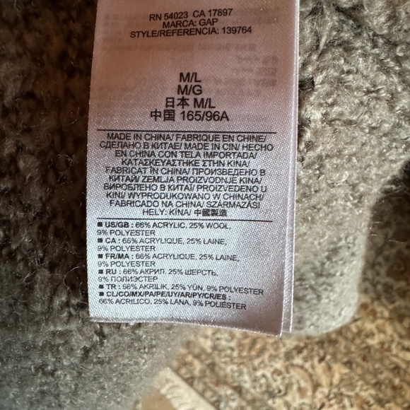 Gap Fuzzy Cardigan; Size medium - Picture 6 of 7